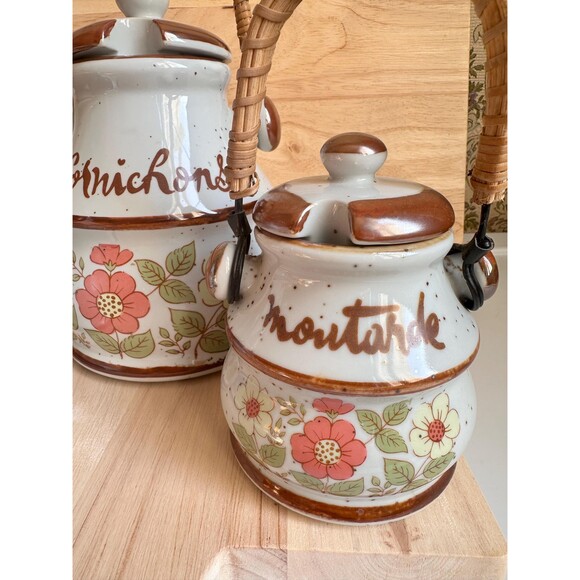 Vintage French condiments labeled pots with lids and rattan handles. - Picture 4 of 7
